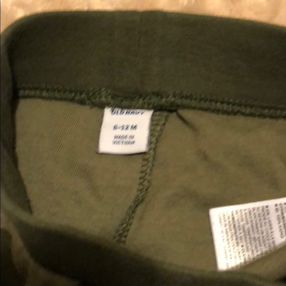 Old Navy Baby pants 6-12 months - Picture 3 of 5